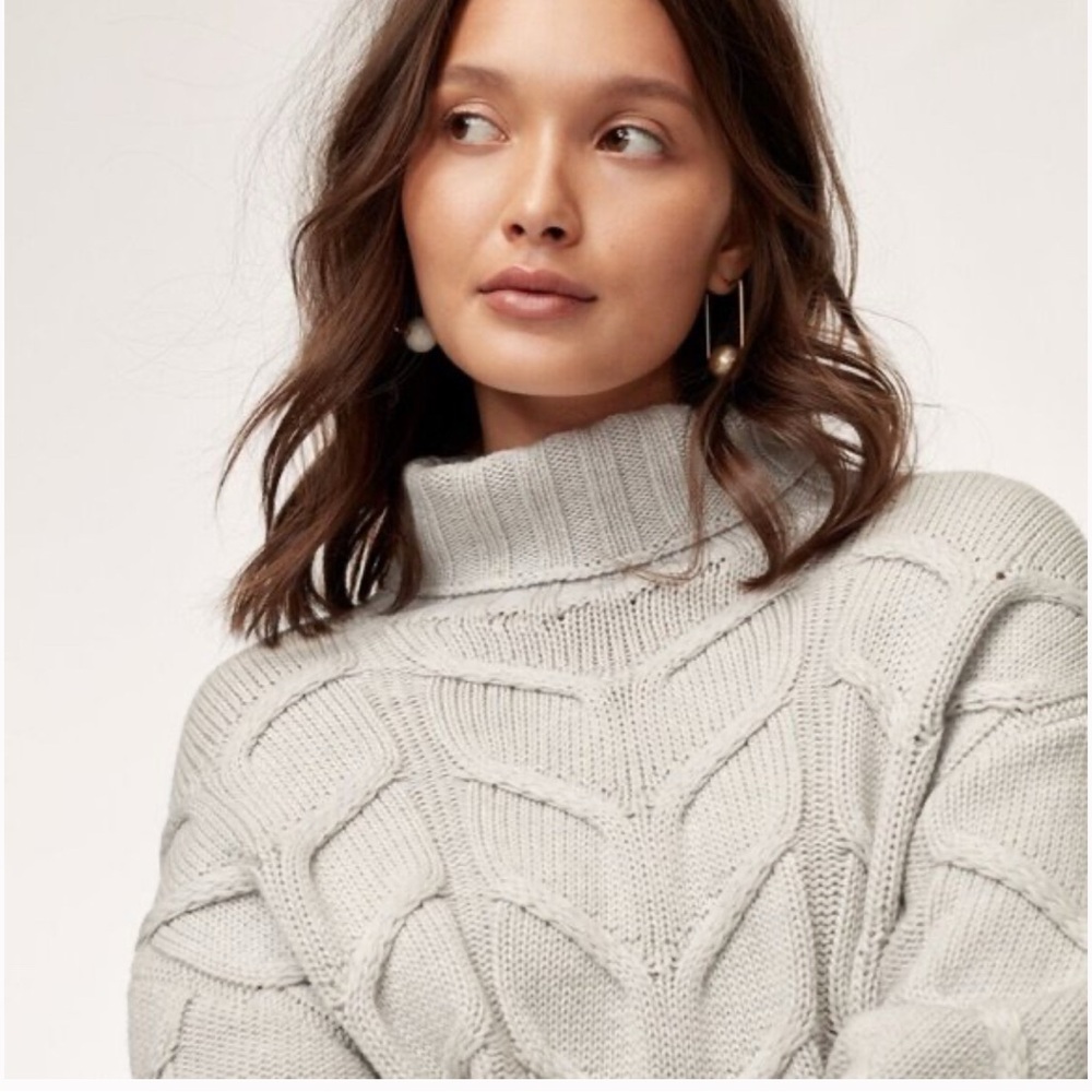 NWT Aritzia Wilfred Oversize Heather Light Grey Cable Knit Sweater. Size XS
